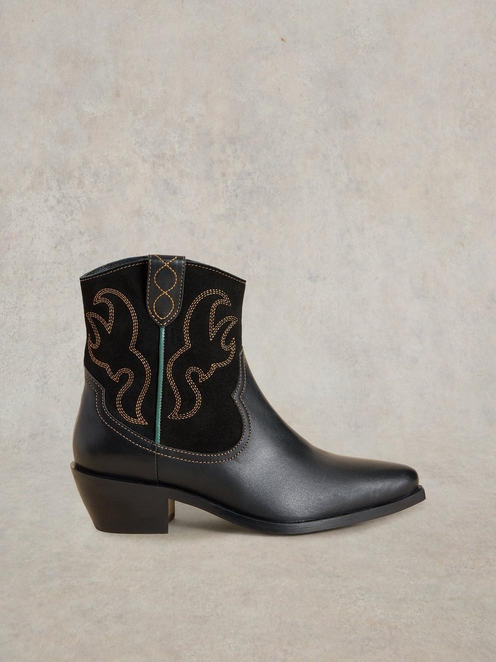 Beau Western Boot in PURE BLK - LIFESTYLE