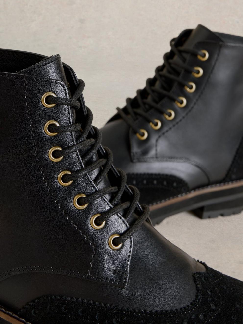 Bene Brogue Leather Boot in PURE BLK - FLAT BACK