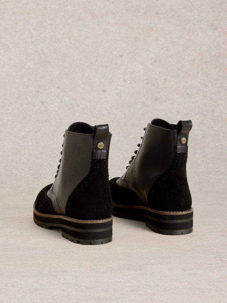 Bene Brogue Leather Boot in PURE BLK - FLAT DETAIL