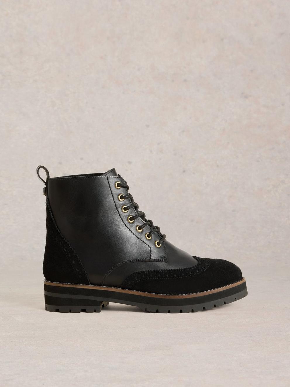 Bene Brogue Leather Boot in PURE BLK - MODEL FRONT