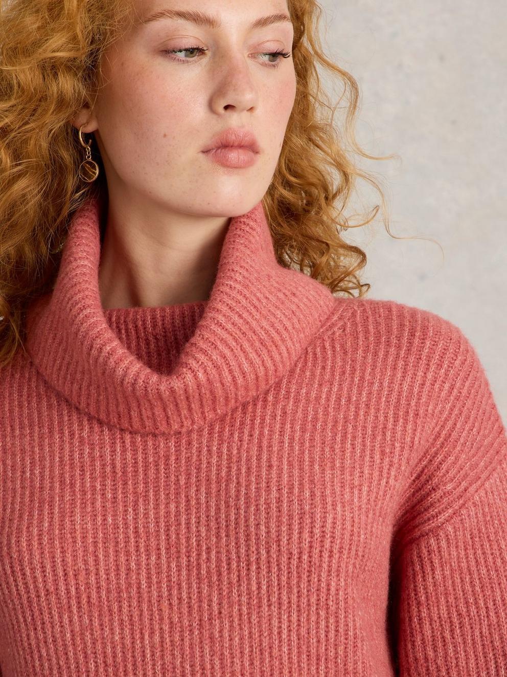 LOVELY RIBBED JUMPER in DUS PINK - MODEL DETAIL