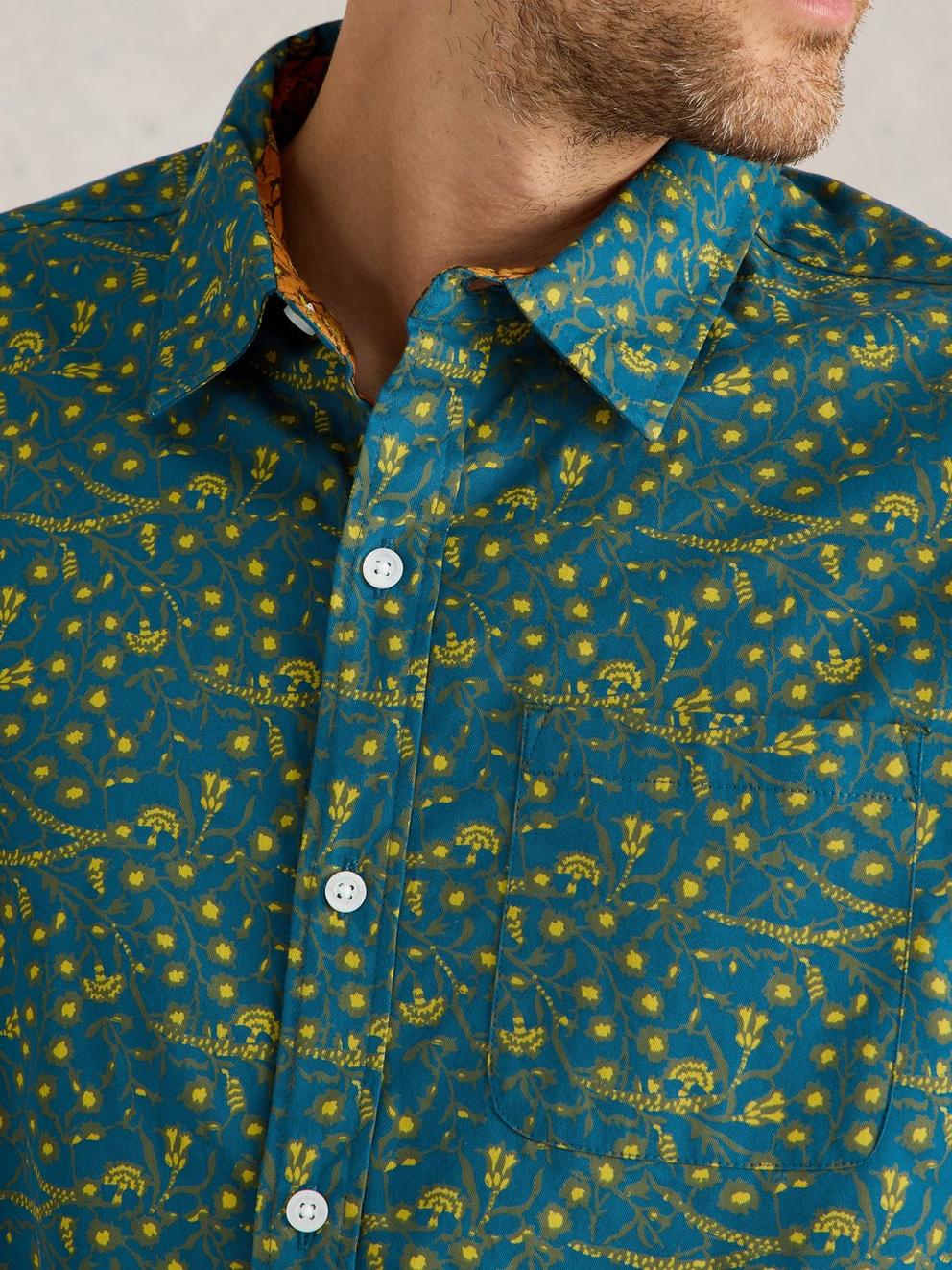 Climbing Thorns Printed Shirt in BLUE PR - MODEL DETAIL