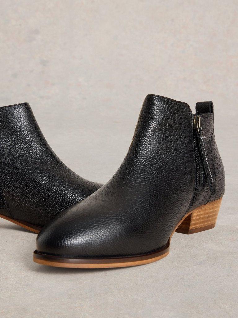 Willow Leather Ankle Boot in PURE BLK - FLAT DETAIL