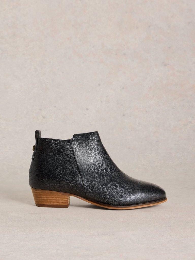 Willow Leather Ankle Boot in PURE BLK - LIFESTYLE