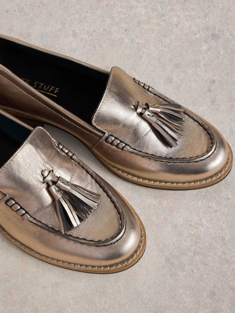 Elba Loafer in PEWTER MET - FLAT DETAIL