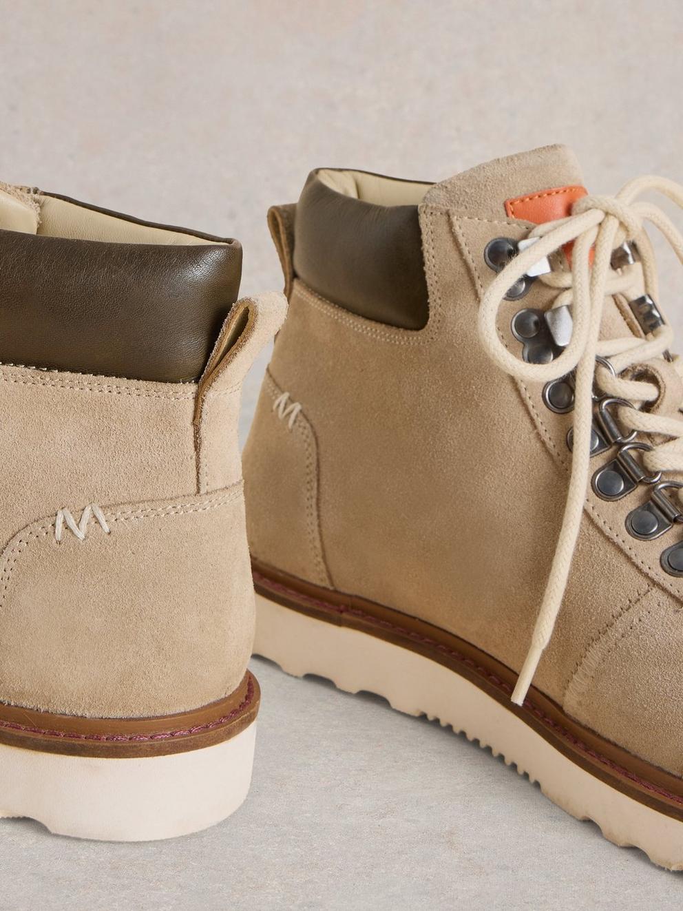 Henry Hiker Boot in LGT NAT - FLAT DETAIL