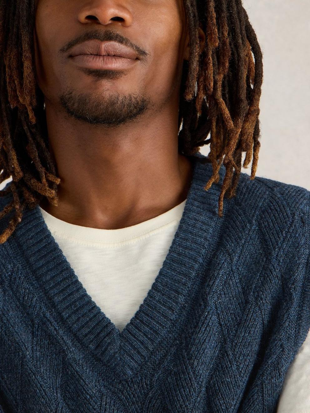 Diamond Wool Tank in INDIGO BLE - MODEL DETAIL