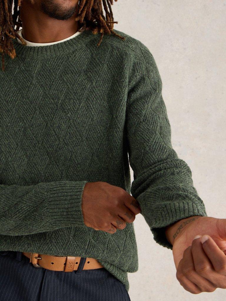 Diamond Wool Crew Neck in DK GREEN - MODEL DETAIL