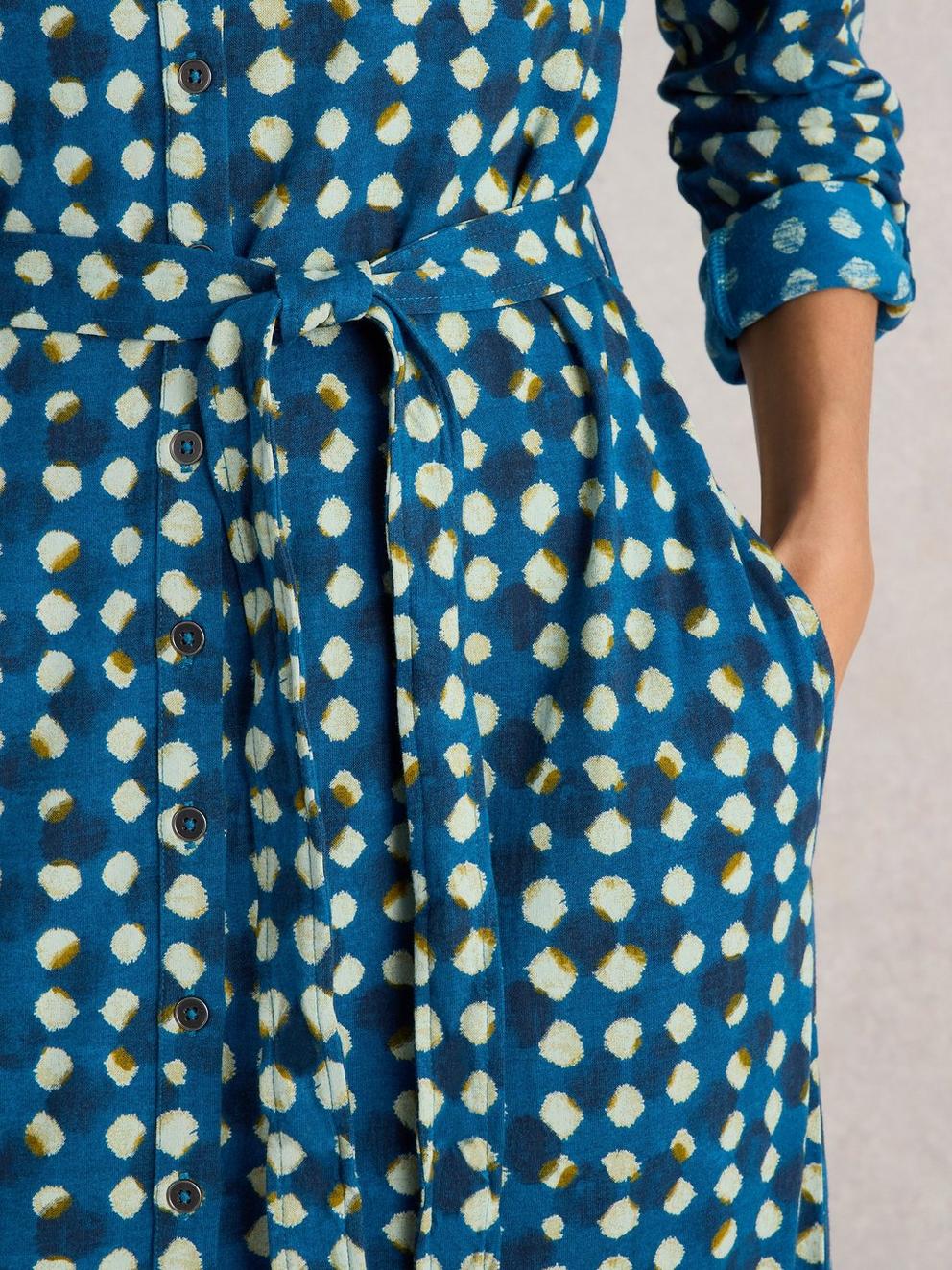 Annie Shirt Midi Dress in BLUE PR - MODEL DETAIL