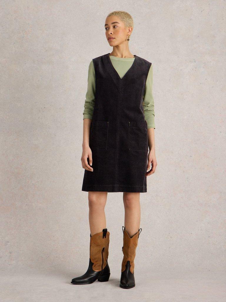 Maple Cord Pinafore in PURE BLK - MODEL FRONT