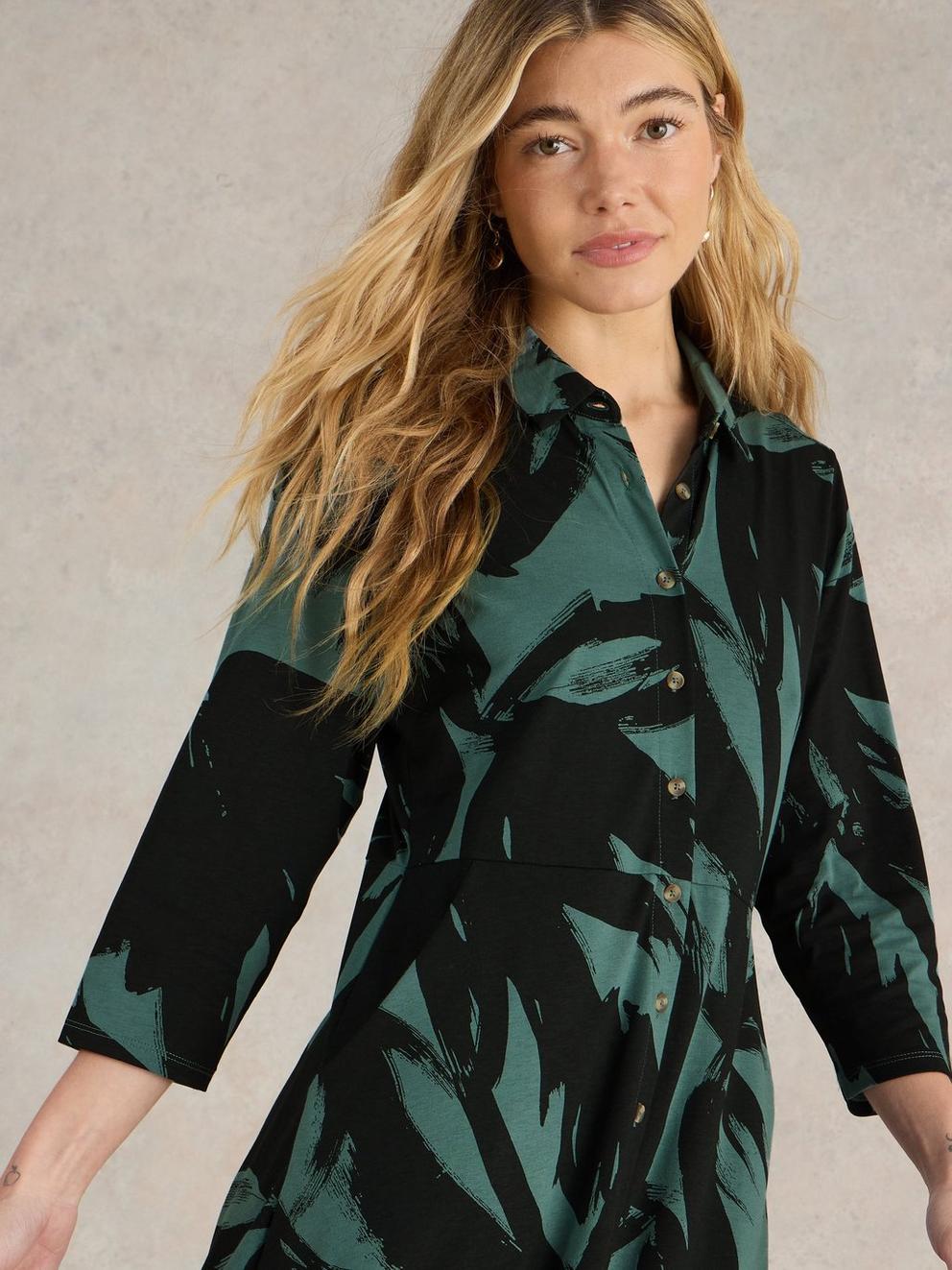 Rua Midi Jersey Shirt Dress in GREEN PR - MODEL DETAIL