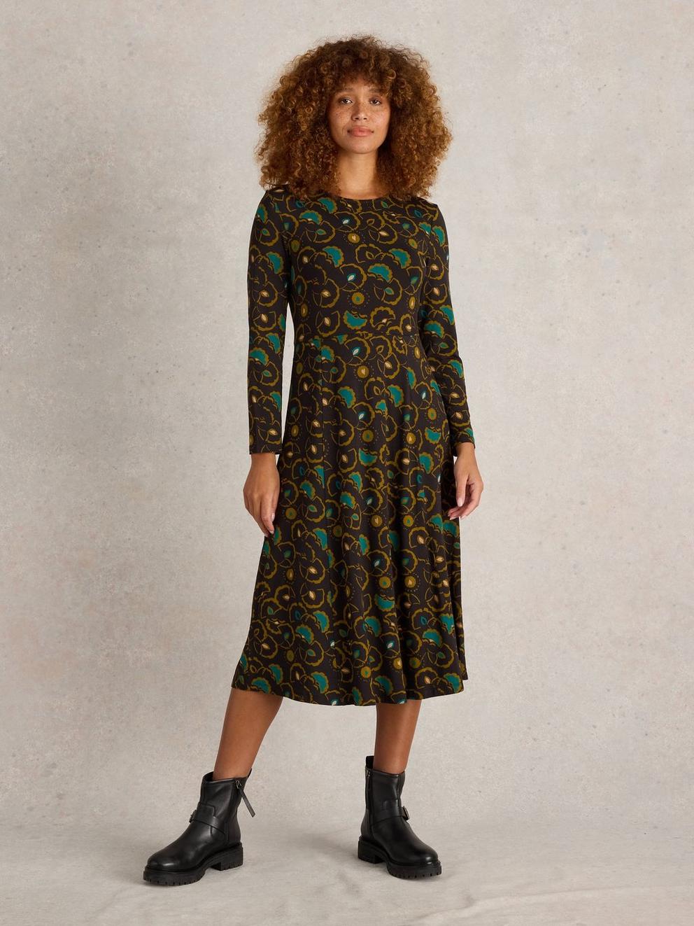 Madeline Jersey Midi Dress in BLK MLT - MODEL FRONT