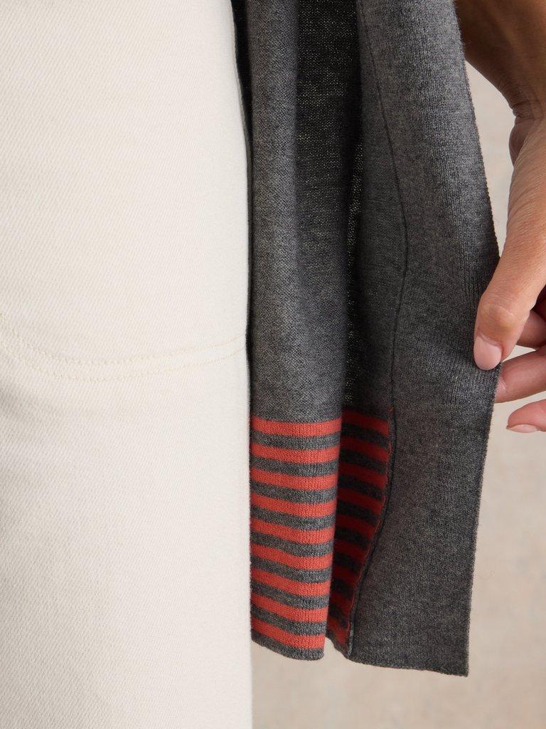 LAURA LONGLINE LONG SLEEVE CARDI in LGT GREY - MODEL DETAIL