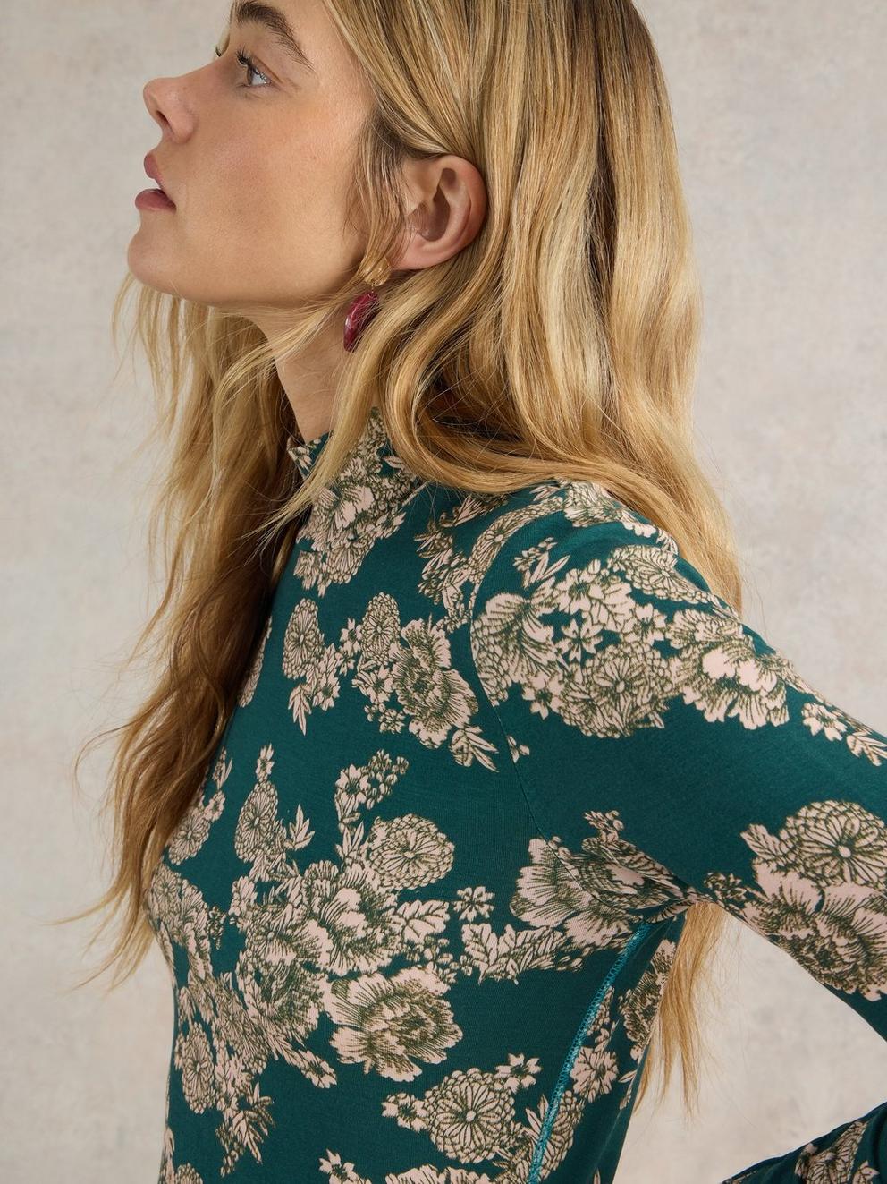 CAMILLE HIGH NECK TEE in GREEN PR - MODEL DETAIL