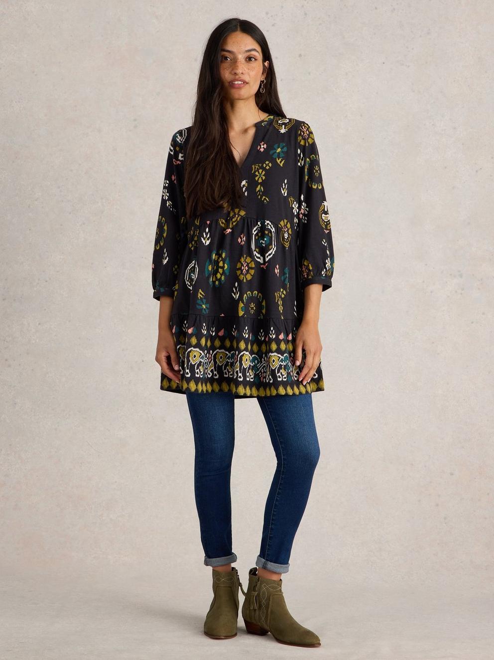 MARTA PRINTED COTTON TUNIC in BLK PR - MODEL FRONT