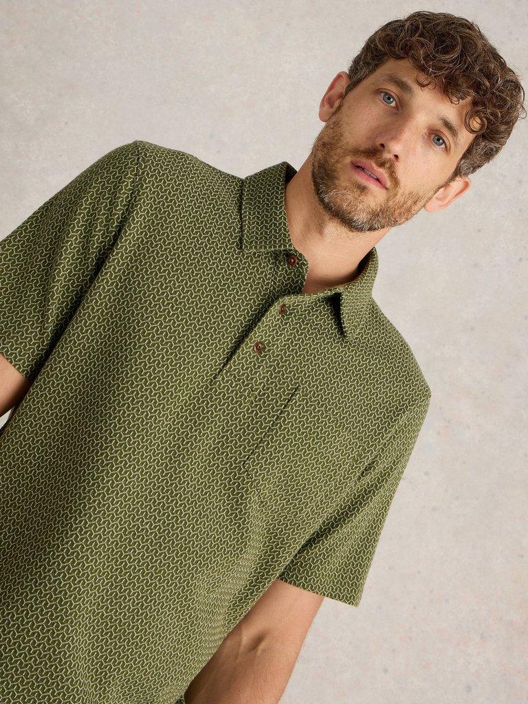 Jacquard Polo in KHAKI GRN - MODEL DETAIL