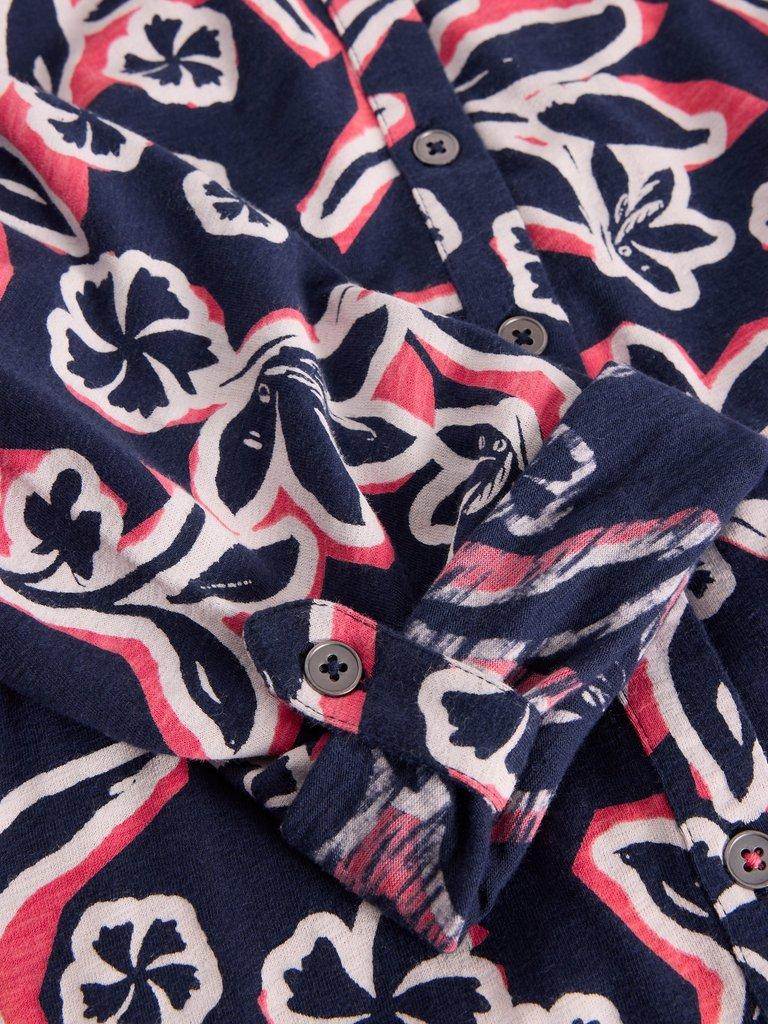 ANNIE LONGLINE COLLARED SHIRT in NAVY MULTI - FLAT DETAIL
