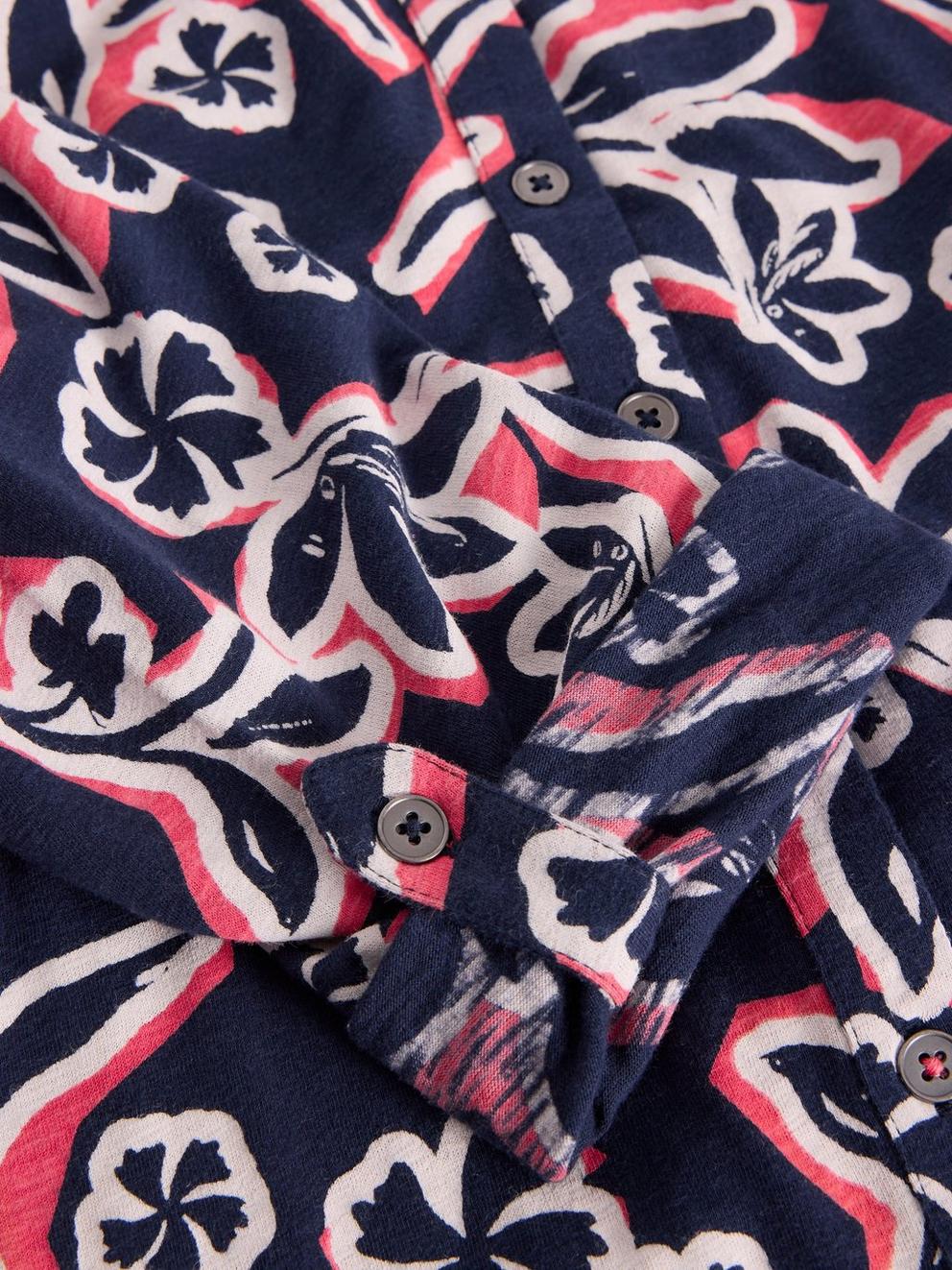ANNIE LONGLINE COLLARED SHIRT in NAVY MULTI - FLAT DETAIL