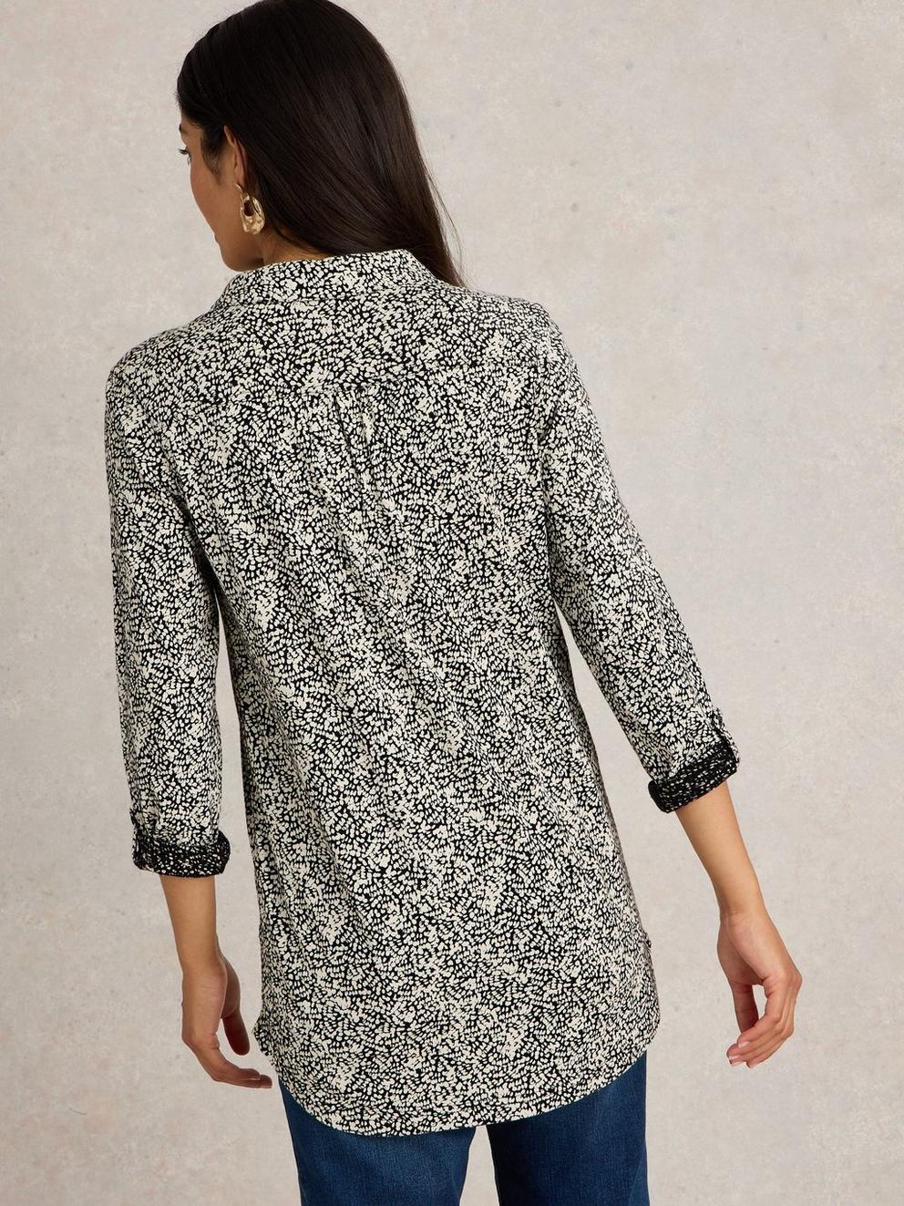 ANNIE LONGLINE SHIRT in BLK PR - MODEL BACK