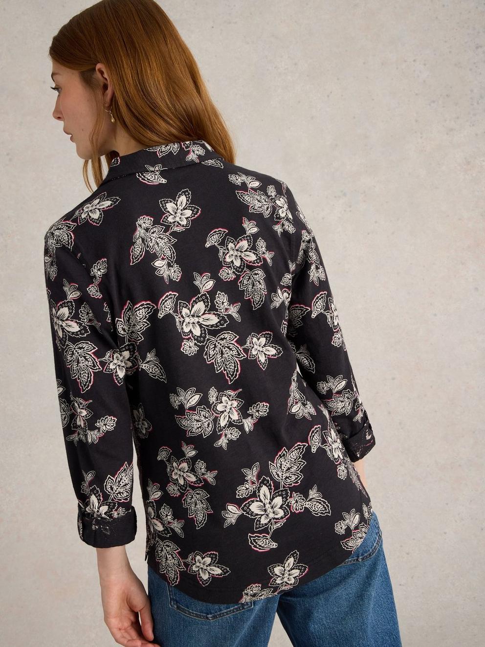 ANNIE COTTON SHIRT in BLK MLT - MODEL BACK