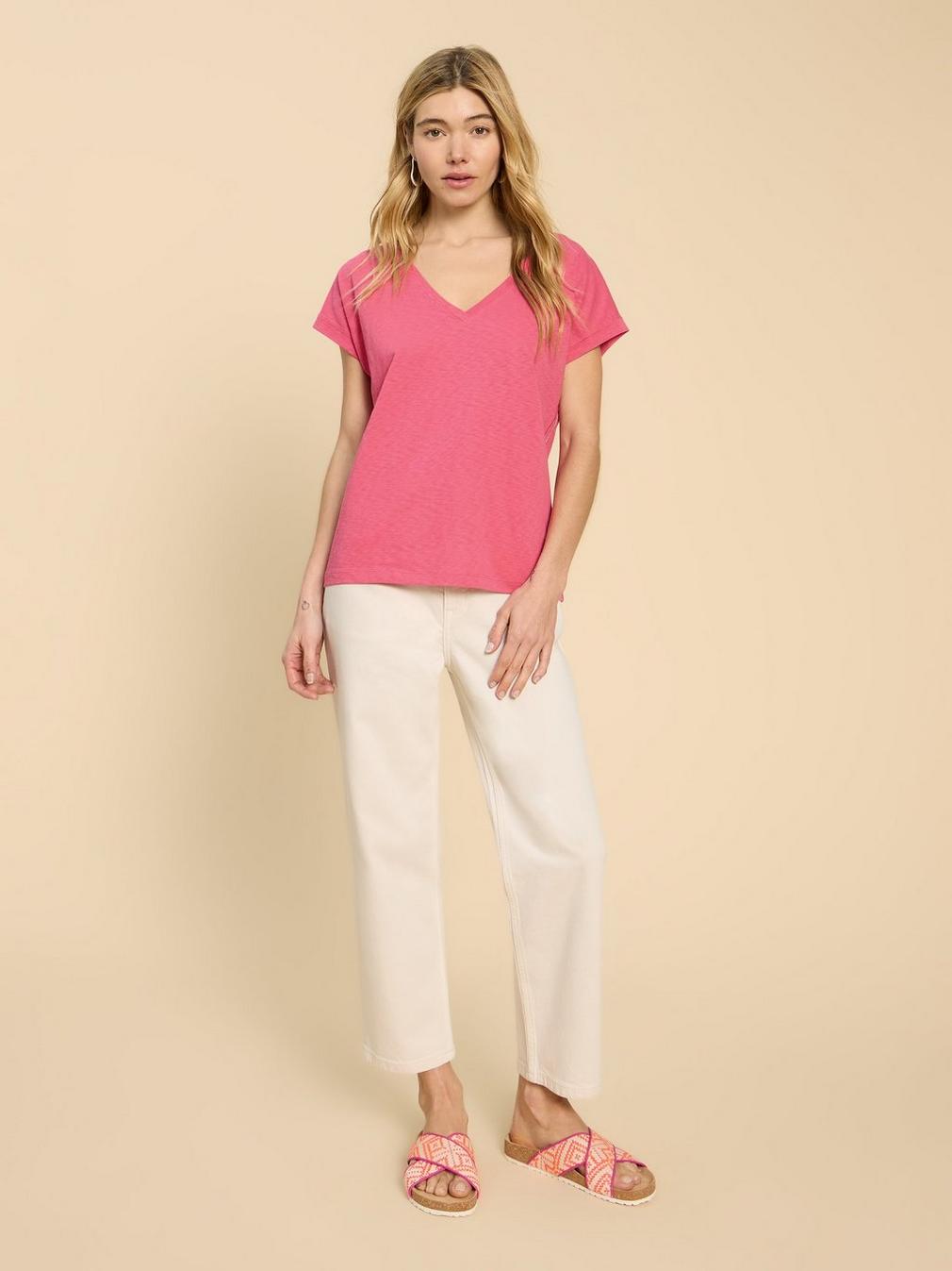 NOAH SS V NECK TEE in LGT PINK - MODEL DETAIL