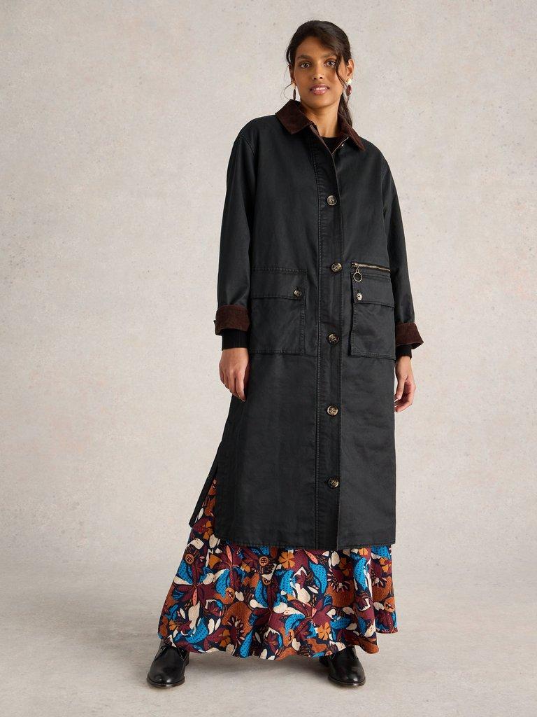 Sloe Cotton Coat in PURE BLK - MODEL DETAIL