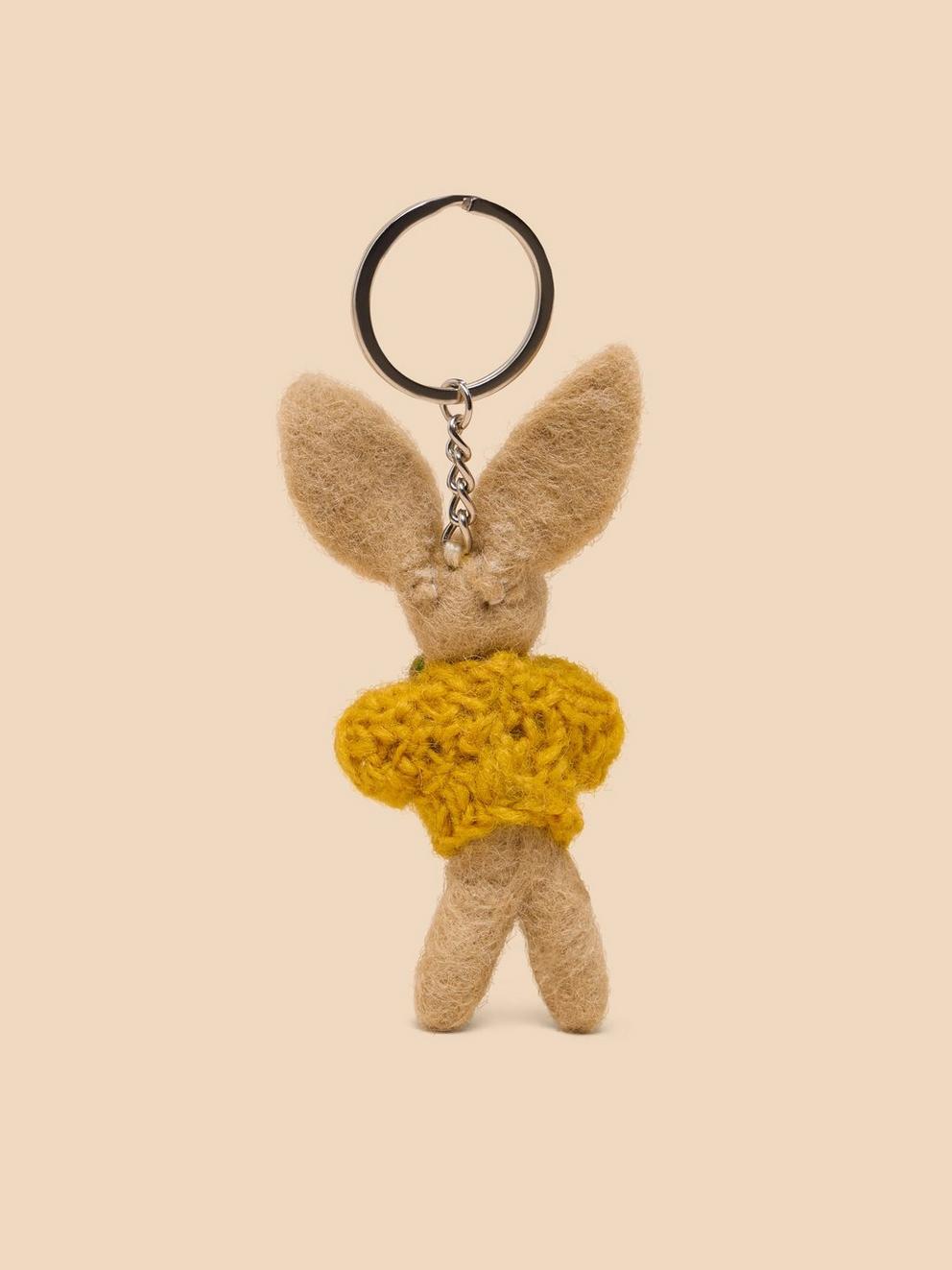 GARDENING BUNNY KEYRING in NAT MLT - FLAT BACK