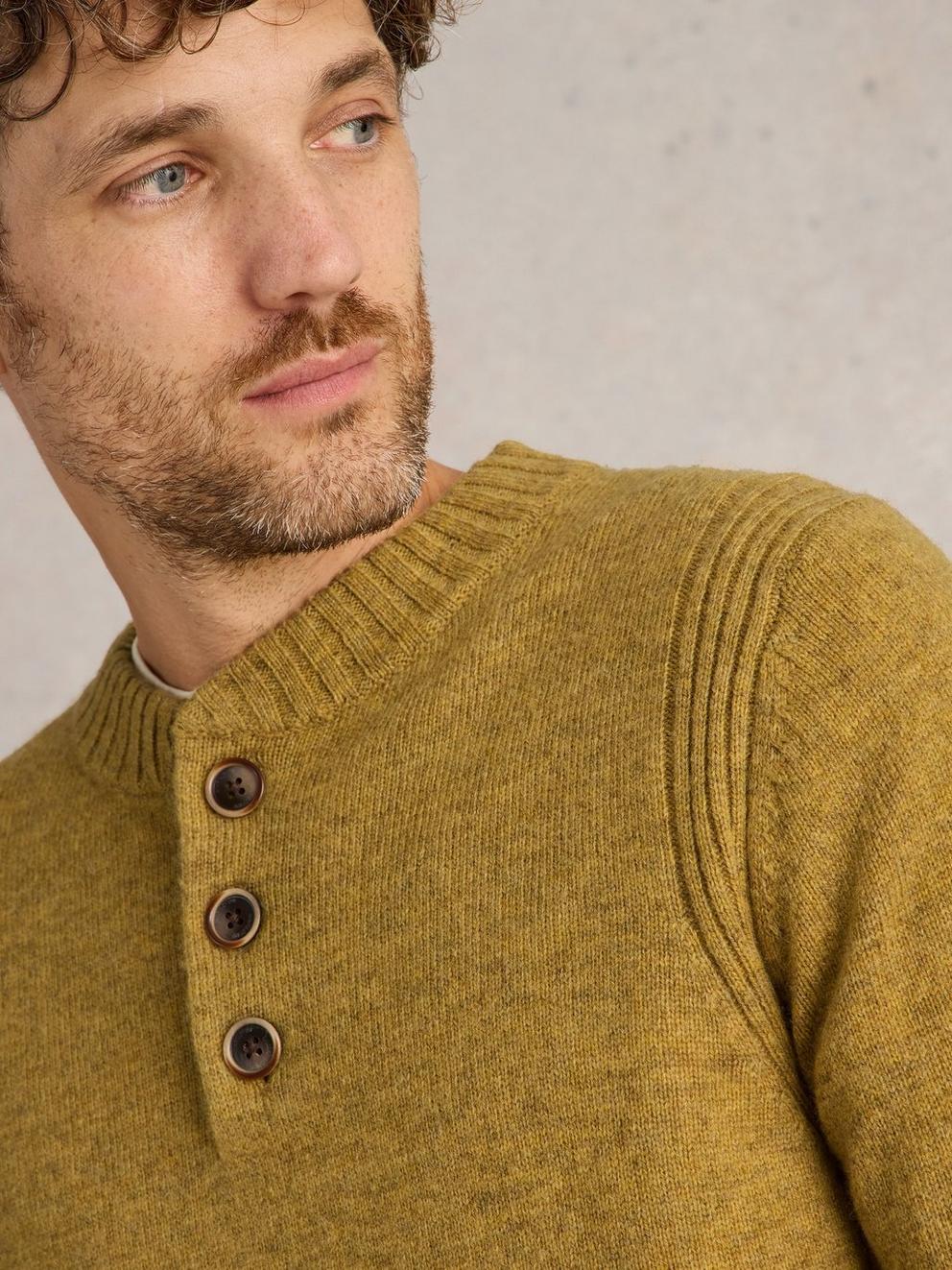 Lambswool Henley in DK YELLOW - MODEL DETAIL
