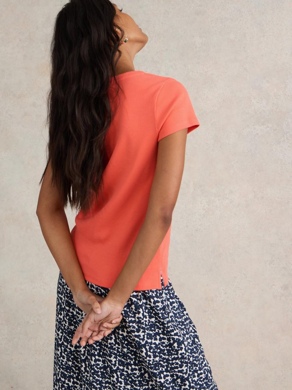 AIDA TEE in MID ORANGE - MODEL BACK