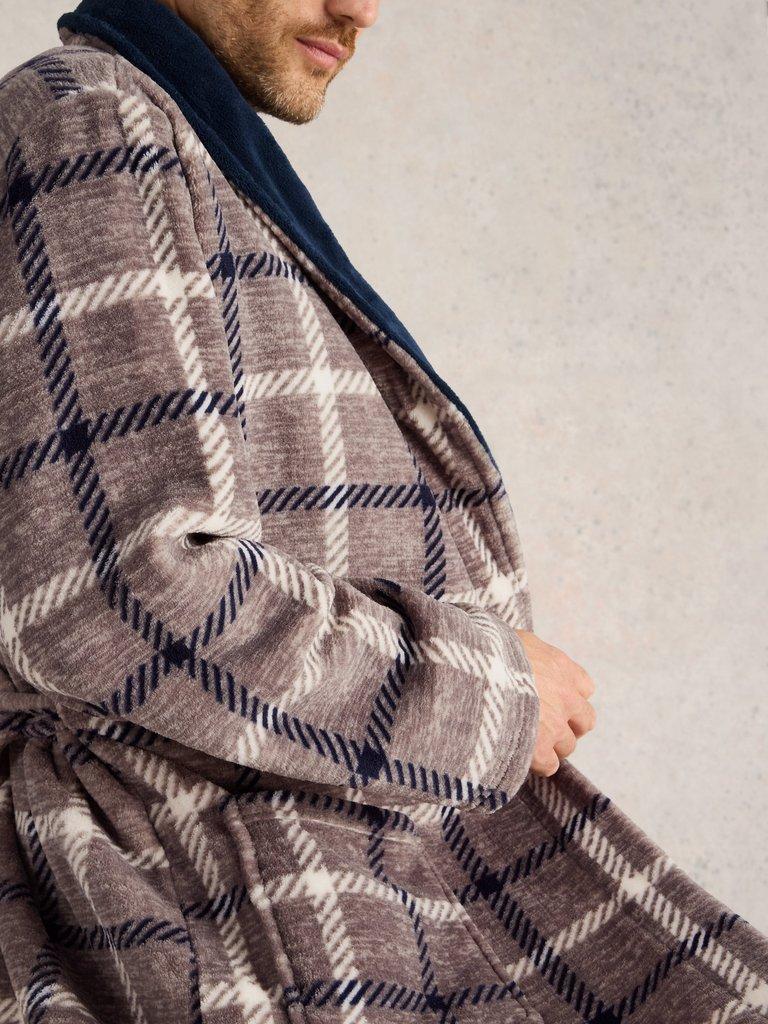 Checked Fleece Robe in GREY MLT - MODEL DETAIL