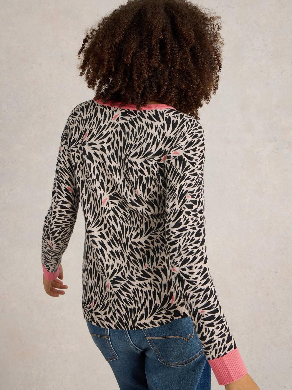 CITY LEO HEART JUMPER in NAT MLT - MODEL BACK