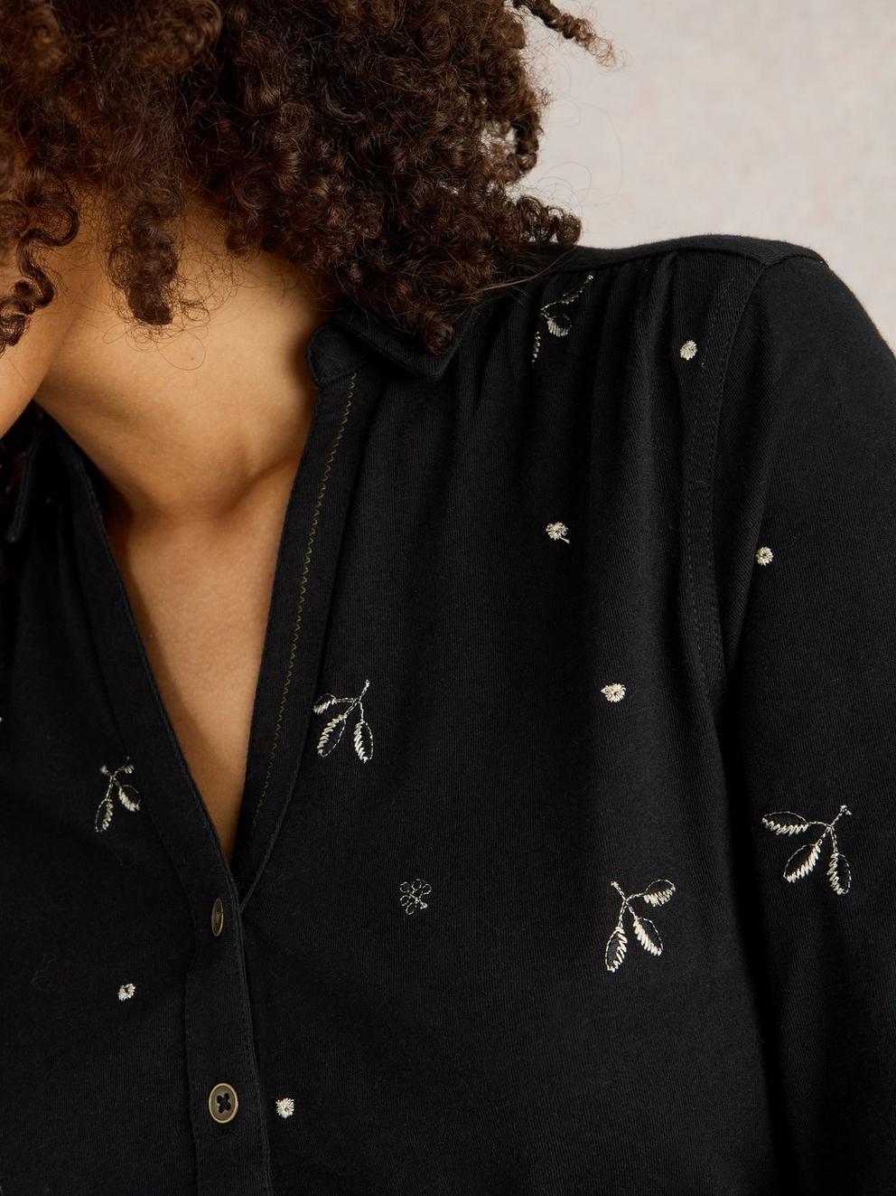 ANNIE EMBROIDERED COLLARED SHIRT in BLK MLT - MODEL BACK