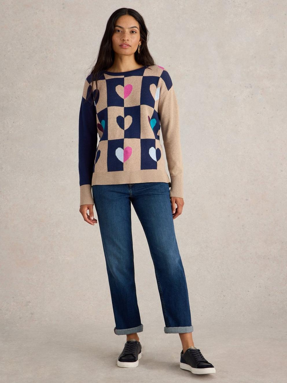 CITY CHECK HEART JUMPER in NAT MLT - MODEL FRONT