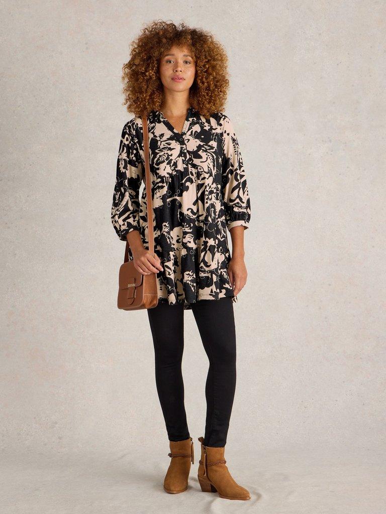 NELA PRINTED SHIRT TUNIC in BLK PR - MODEL FRONT