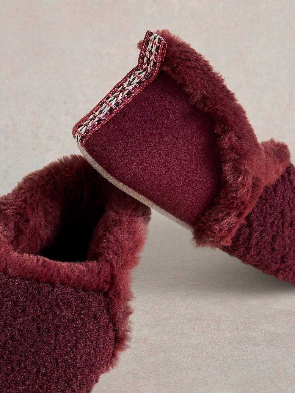 Reya Closed Back Slippers in DK PLUM - FLAT DETAIL