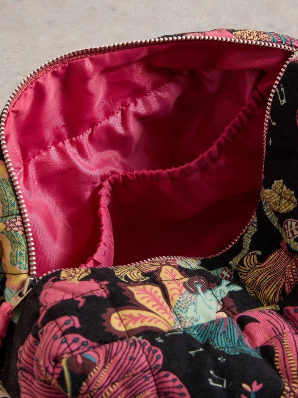 Printed Toiletry Bag in BLK PR - FLAT DETAIL