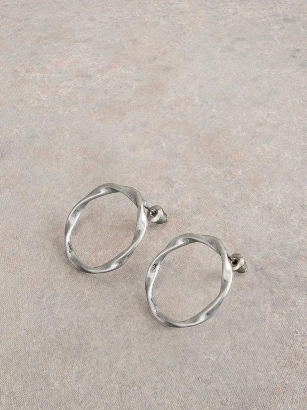 CYNTHIA ROUND EARRING in SLV TN MET - FLAT DETAIL