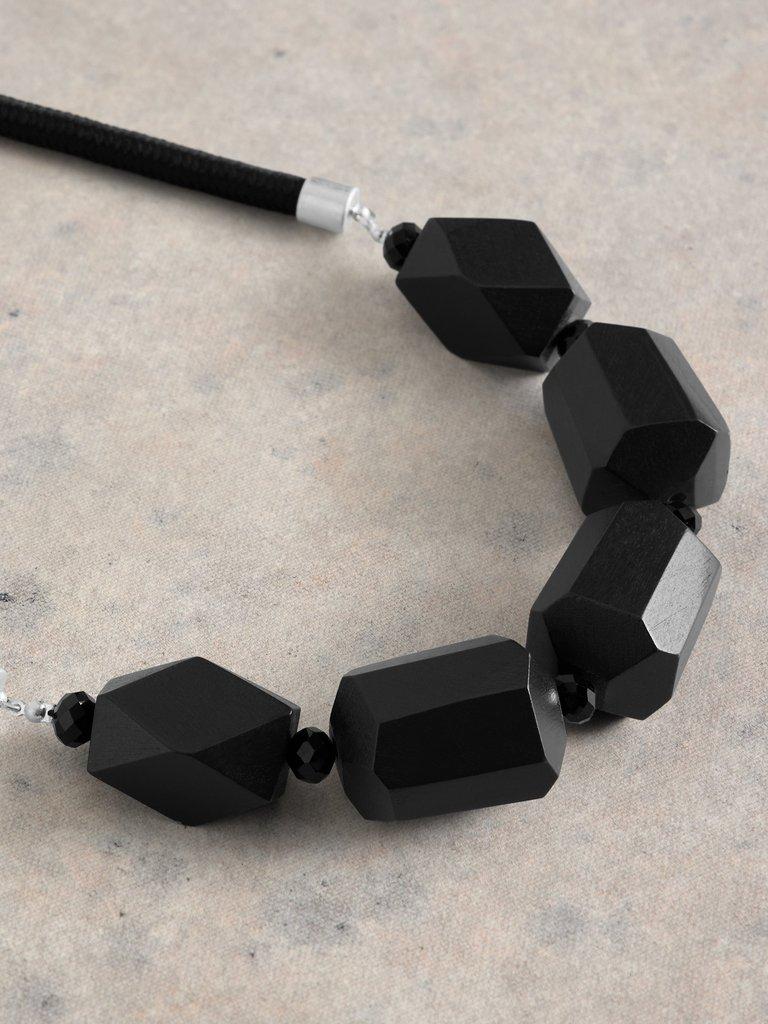 CARNATION BEADED NECKLACE in PURE BLK - FLAT DETAIL