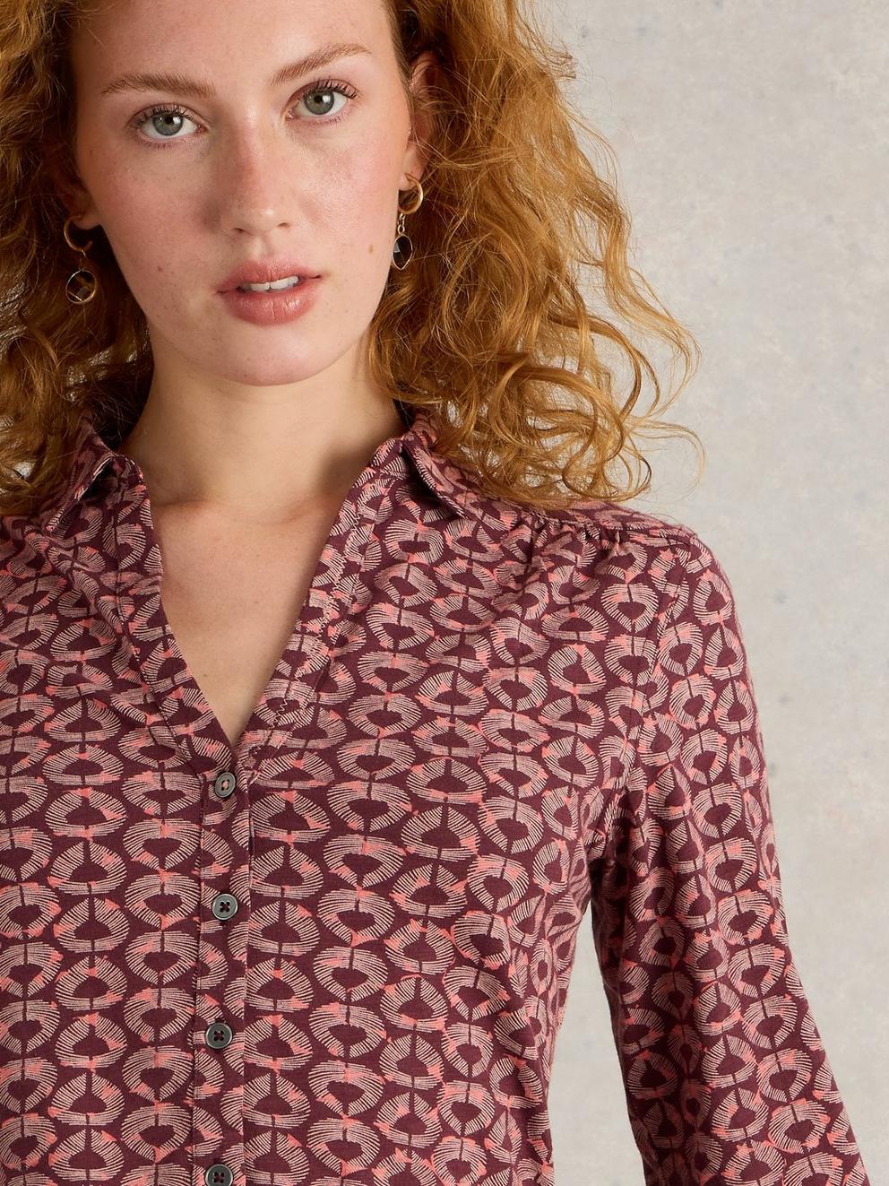 ANNIE COTTON SHIRT JERSEY in CLARET MLT - MODEL DETAIL