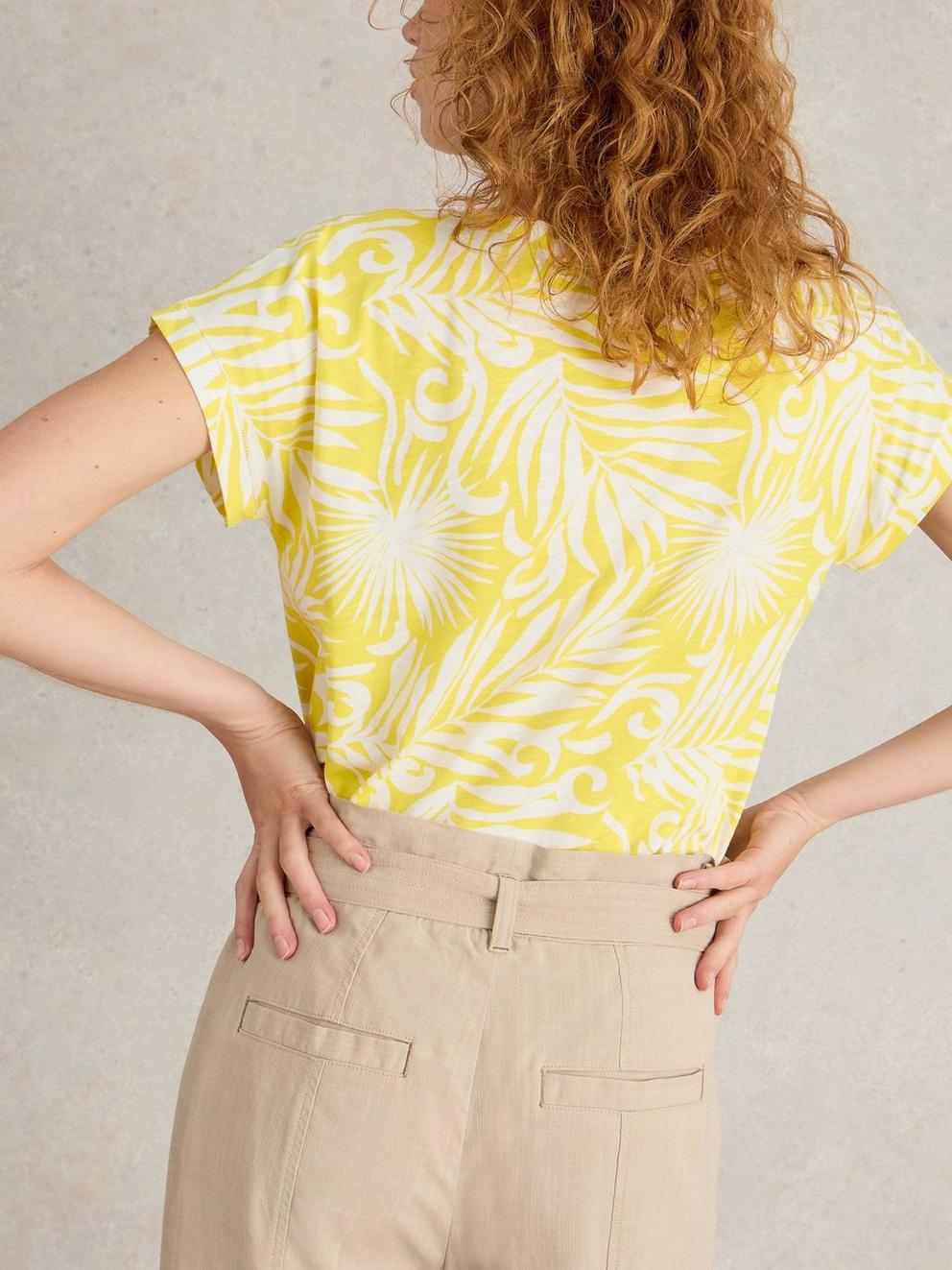NELLY NOTCH TEE PRINTED in YELLOW PR - MODEL BACK