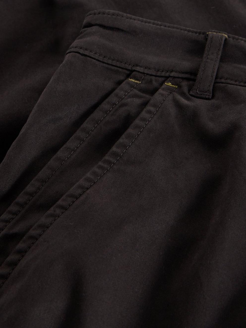 Everleigh Cargo Trouser in PURE BLK - FLAT DETAIL