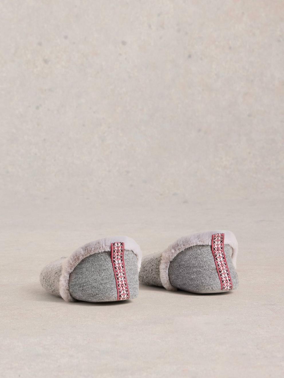 Closed Back Reya Slipper in MID GREY - FLAT BACK