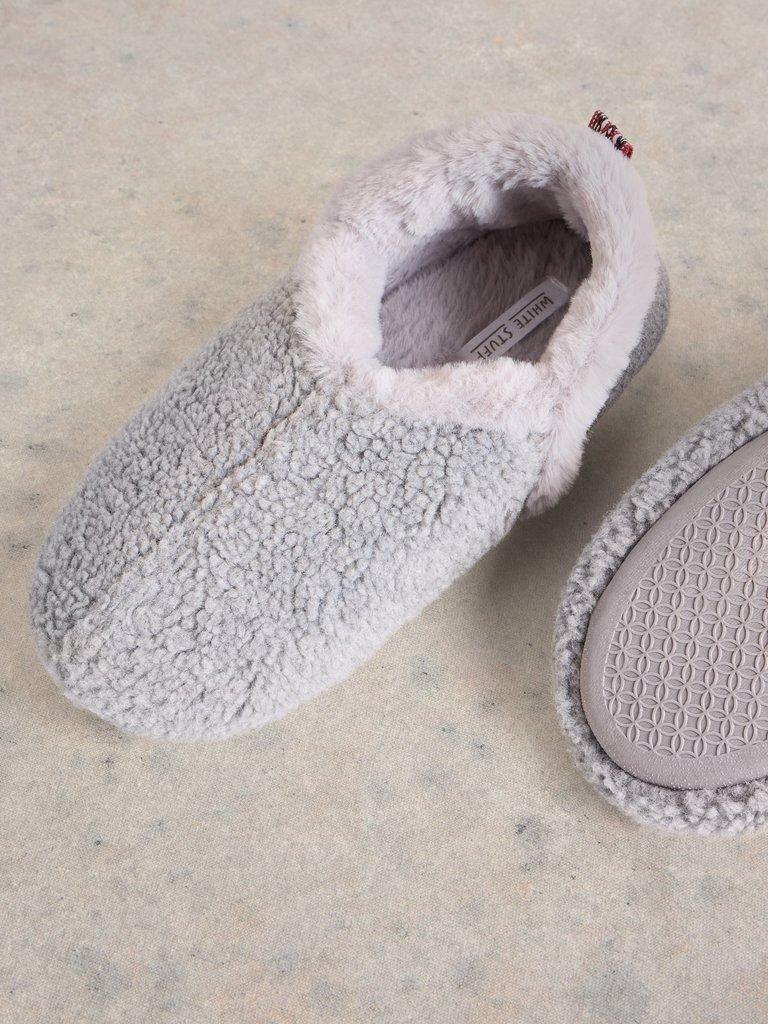 Closed Back Reya Slipper in MID GREY - FLAT DETAIL