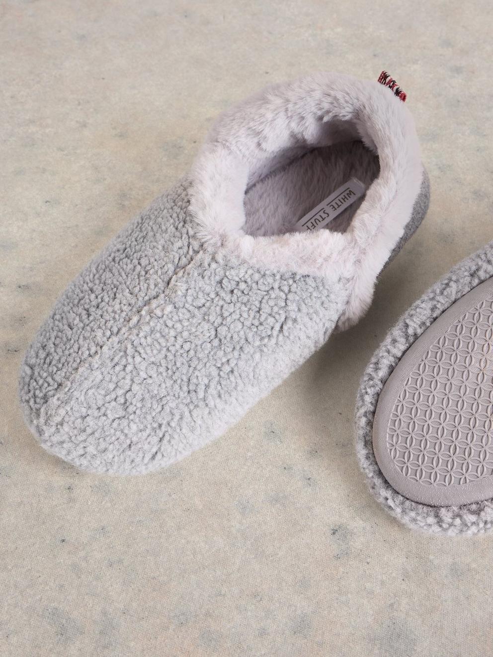 Closed Back Reya Slipper in MID GREY - FLAT DETAIL