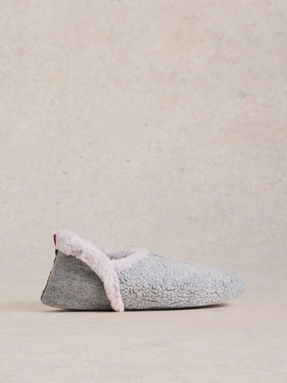 Closed Back Reya Slipper in MID GREY - LIFESTYLE