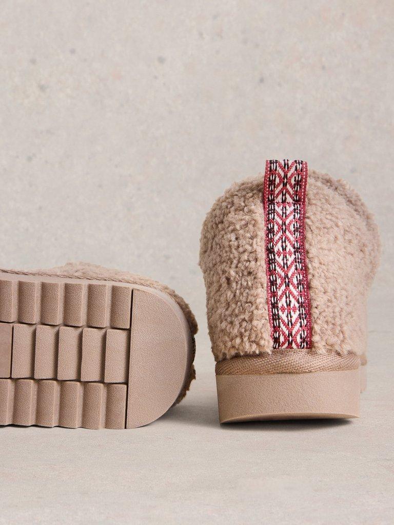 Borg Slipper Bootie in DK NAT - FLAT DETAIL