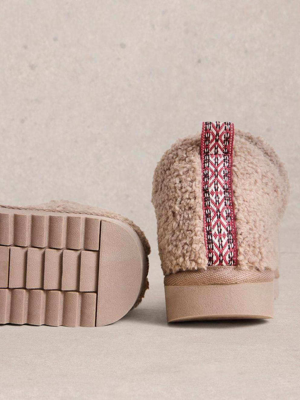 Borg Slipper Bootie in DK NAT - FLAT DETAIL