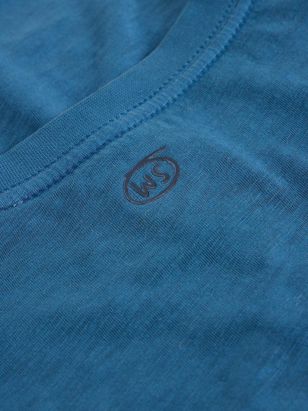 Abersoch Crew Neck Tee in INDIGO BLE - FLAT DETAIL