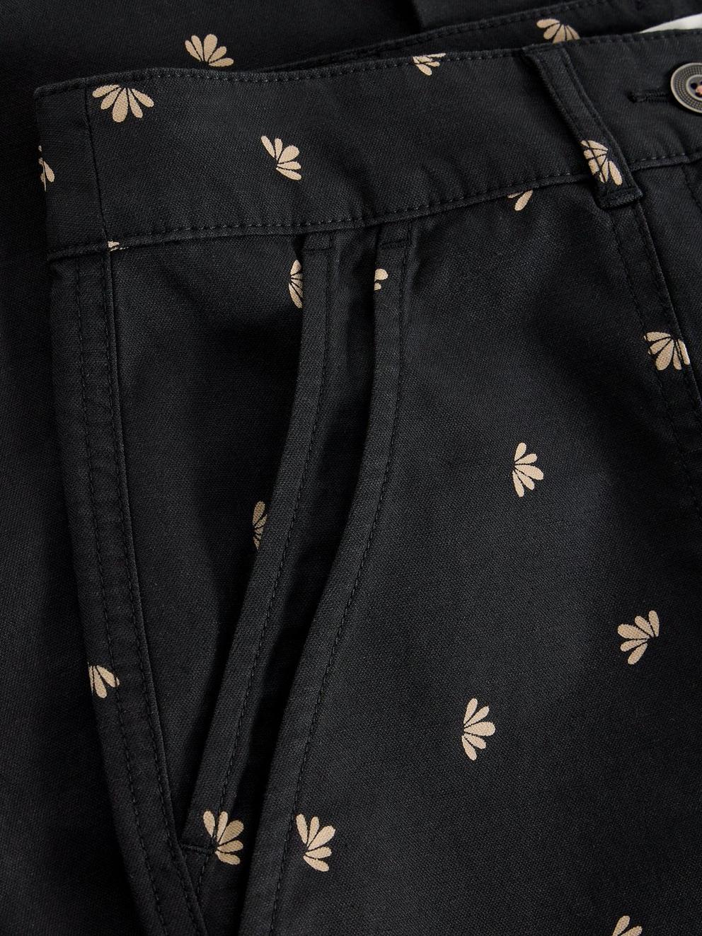 Twister Chino Trousers in BLK PR - FLAT DETAIL