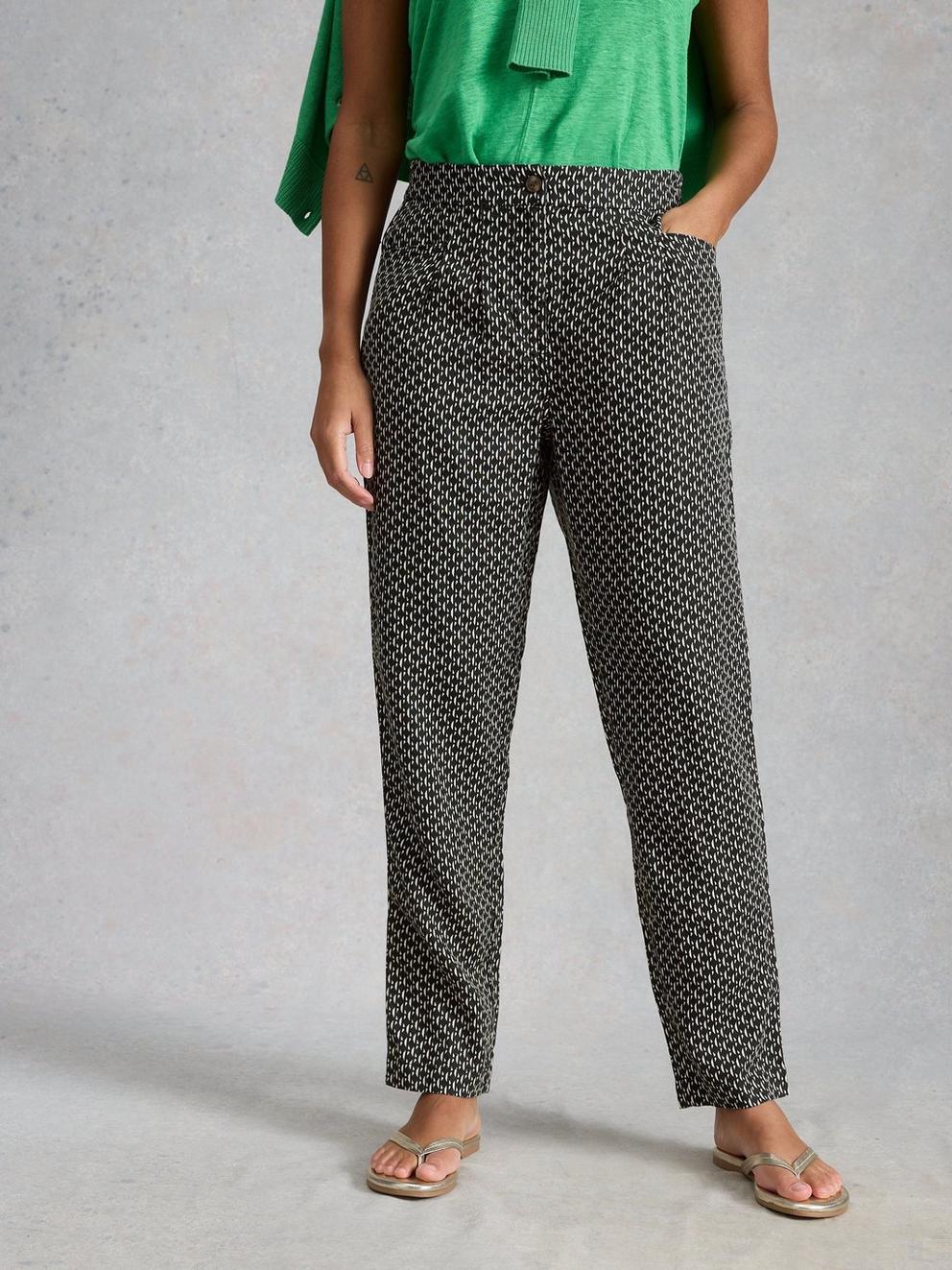 Rowena Linen Trousers in BLK PR - MODEL DETAIL